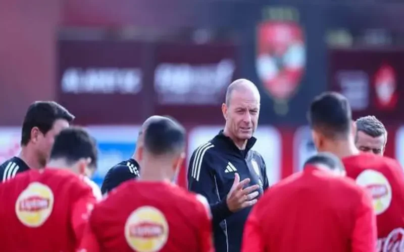 الأهلي يقدم مهاجمه كهدية.. عرض بيع مجاني خاص